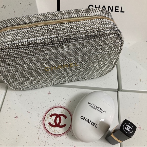 CHANEL HYDRATION ON-HAND
Essentials Set - Picture 3 of 6